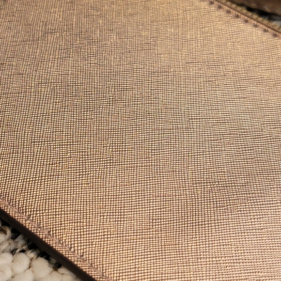 Kate Spade NWT Rose Gold Metallic Large Wristlet 🎉Host Pick🎉 - Picture 6 of 11